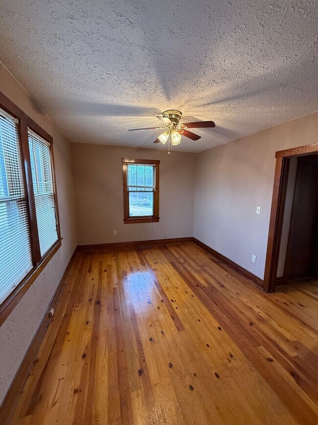 Building Photo - 11 Strawberry Ln