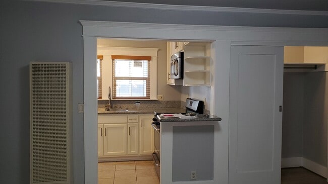 Foto del edificio - 2223 Terrace Heights Ave