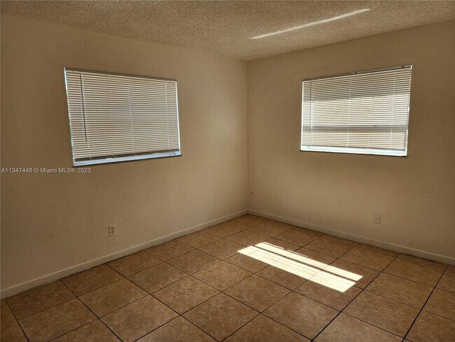Building Photo - 4522 SW 54th St