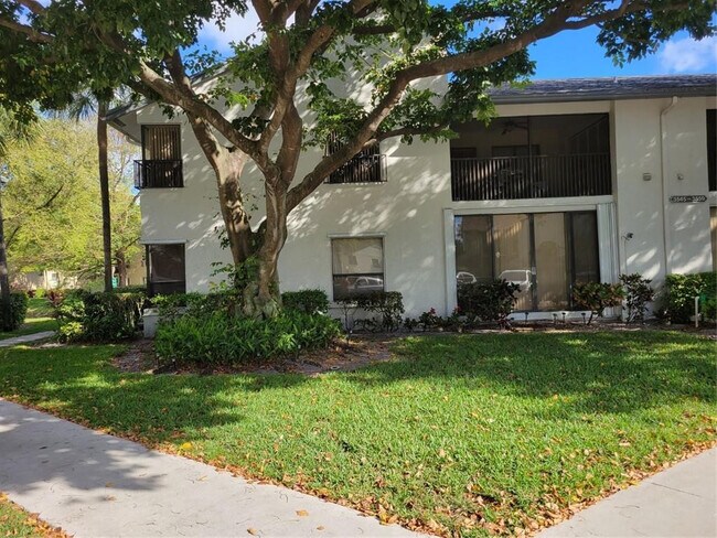 Foto del edificio - 3559 Cocoplum Cir