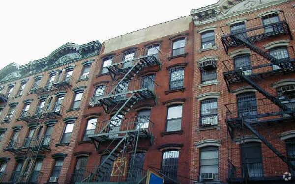 Building Photo - 30 Allen St