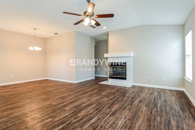 Building Photo - Welcome 2024 in Your Dream Home! 4BED 2BAT...