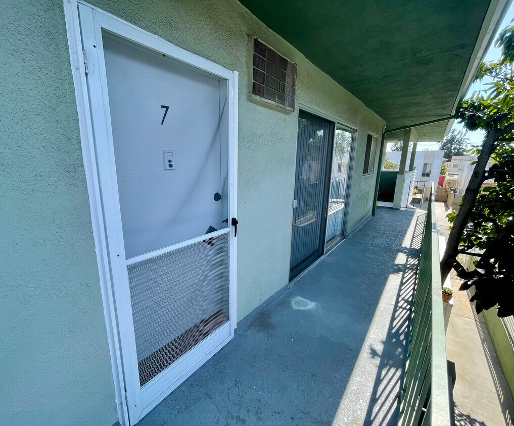 Primary Photo - 8315 Blackburn Ave