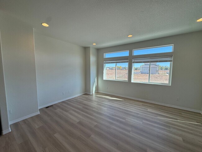 Foto del edificio - Stylish 3-Bedroom Home Near Military Bases, Shopping & More!