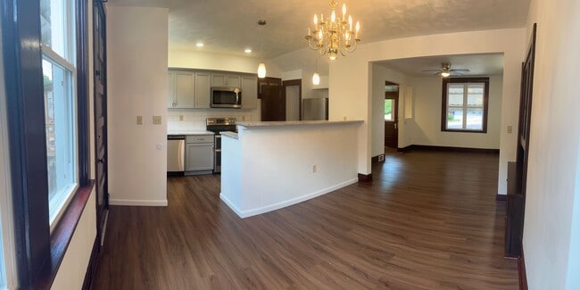 Building Photo - Newly Remodeled 2 Bedroom House