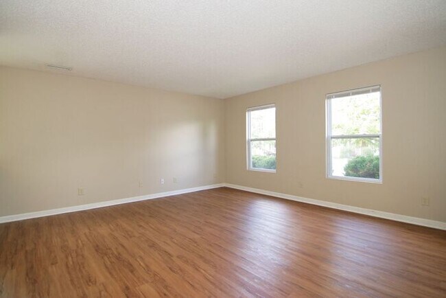Foto del edificio - LOVELY 3 BEDROOM, 2.5 BATHROOM HOME IN DESIRABLE NOBLESVILLE!