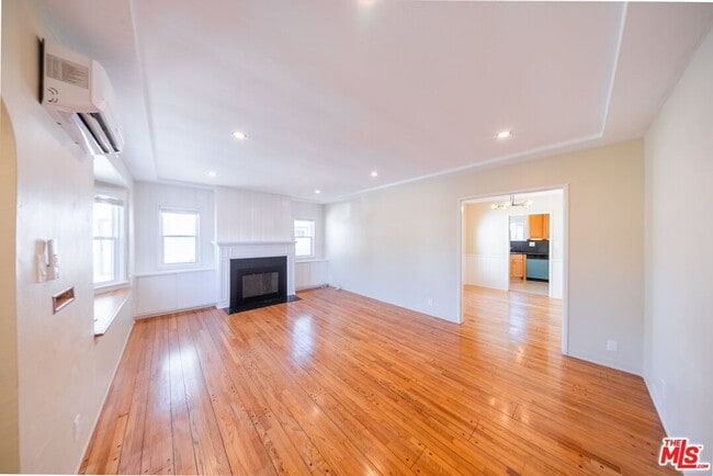 Building Photo - 2551 S Bentley Ave