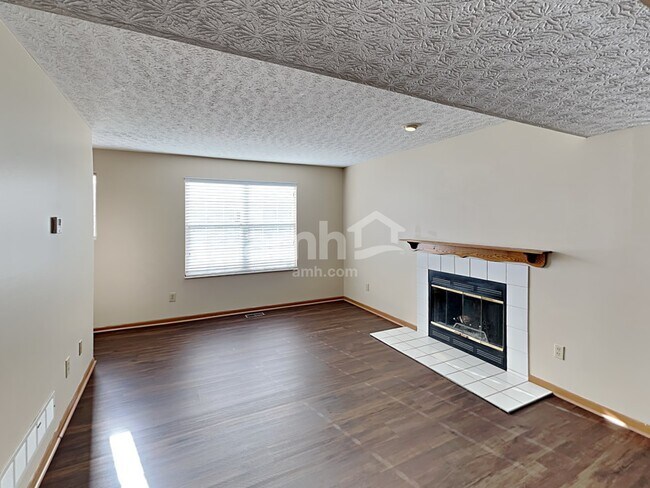 Foto del edificio - 6768 Fallon Ln