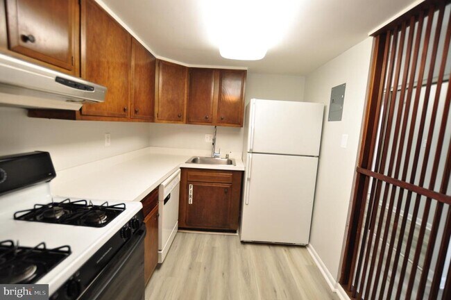 Foto del edificio - 3135 University Blvd W