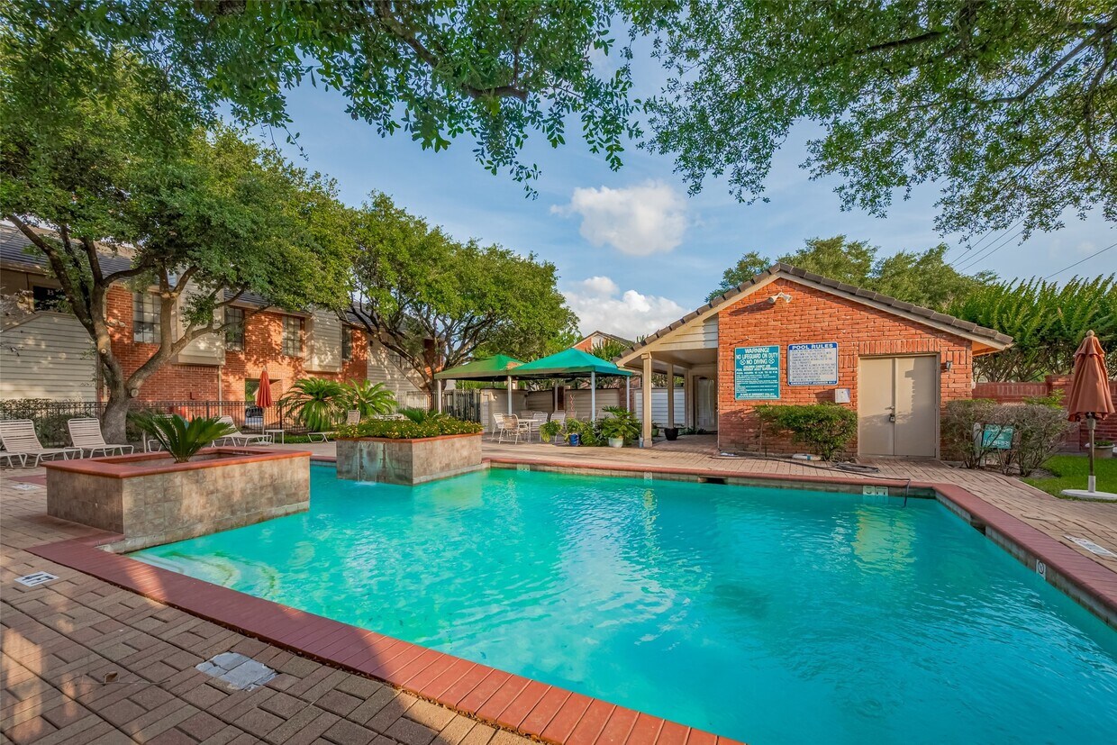 Foto principal - 2211 S Kirkwood Rd