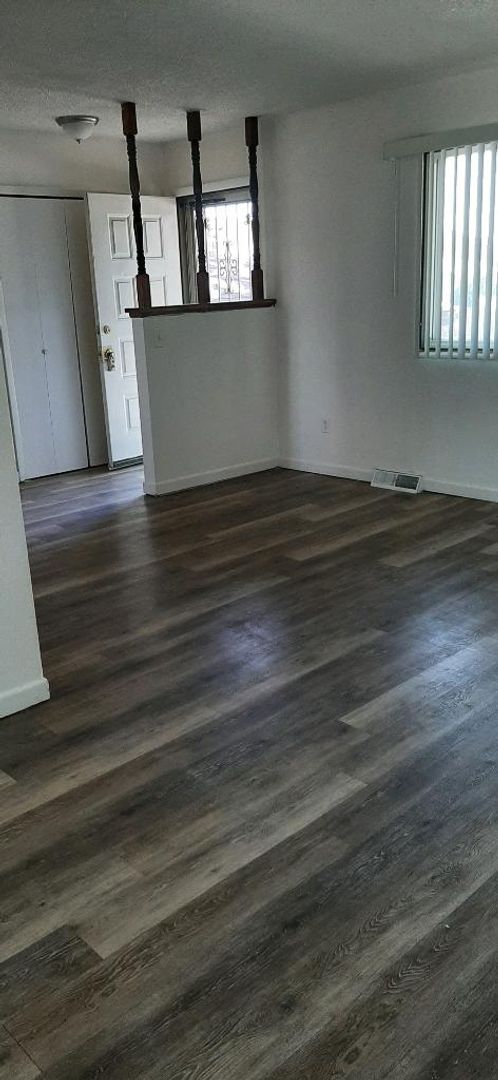Building Photo - Fantastic 4 bdrm home avail NOW