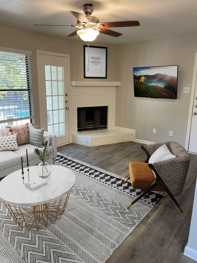 Building Photo - Townhouse Apartments
