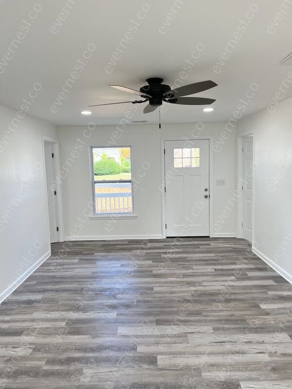 Building Photo - 3312 Maple Ln