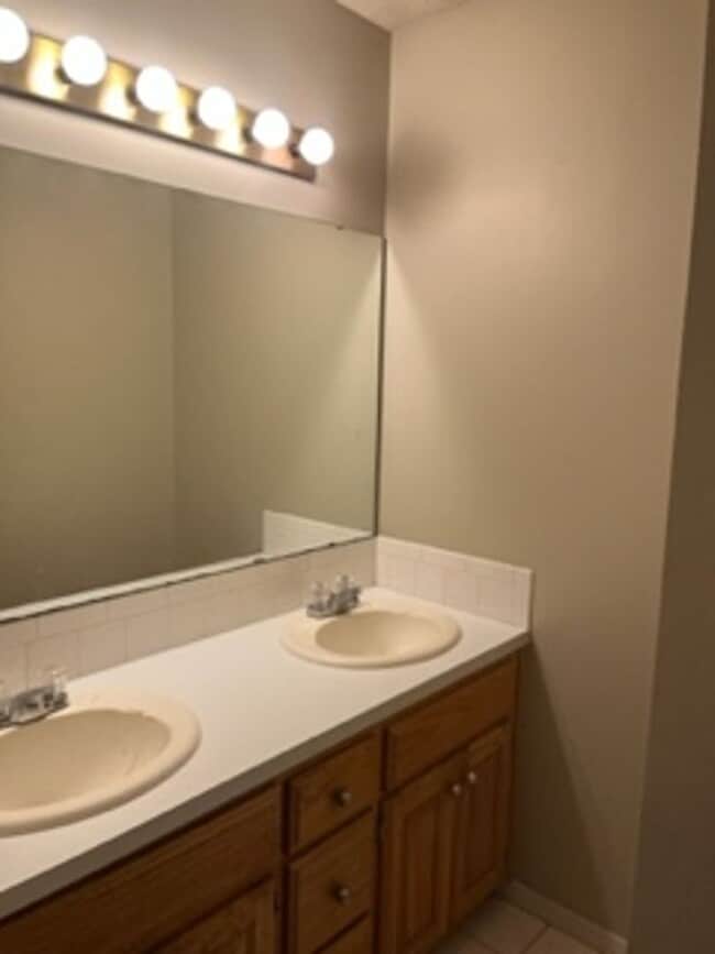 Foto del edificio - 5713 Remington Way