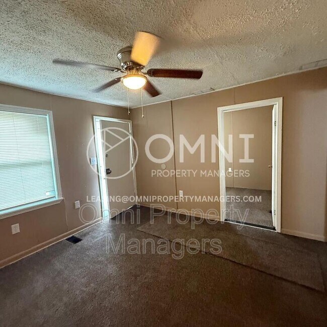 Foto del edificio - 8162 Orchard Ave