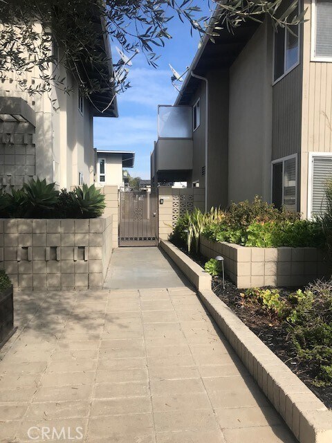 Building Photo - 1708 Westcliff Dr