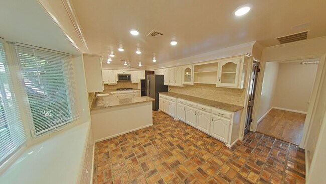 Foto del edificio - 709 NW Heinzwood Cir