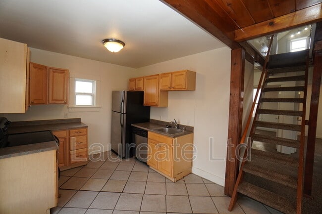 Foto del edificio - 2442 Benton St