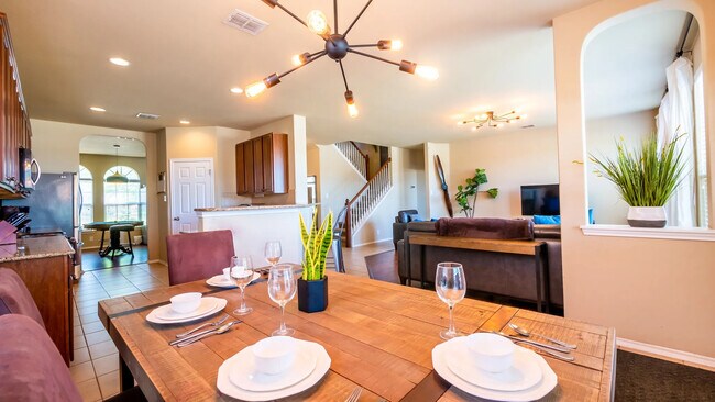 Foto del edificio - Room in House on Discovery Ml
