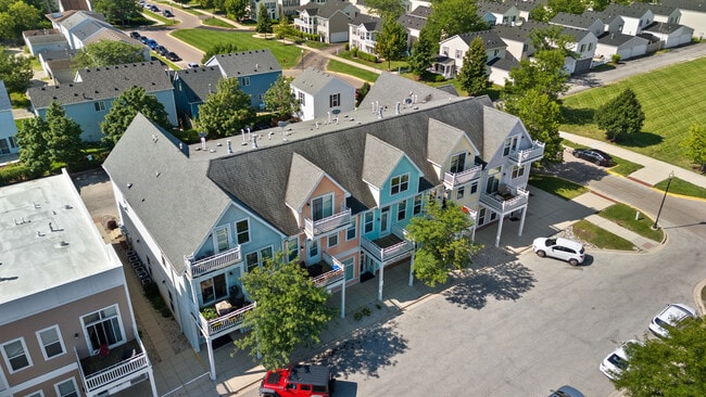 Building Photo - 1673 Town Center St