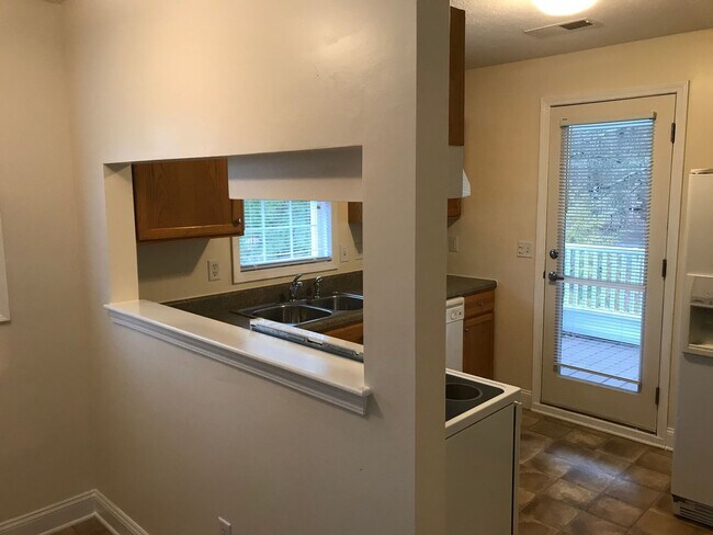 Building Photo - 1 bedroom 1 bath with study