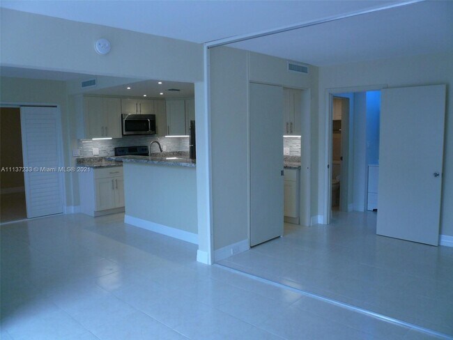 Building Photo - 6488 Miami Lakes Dr