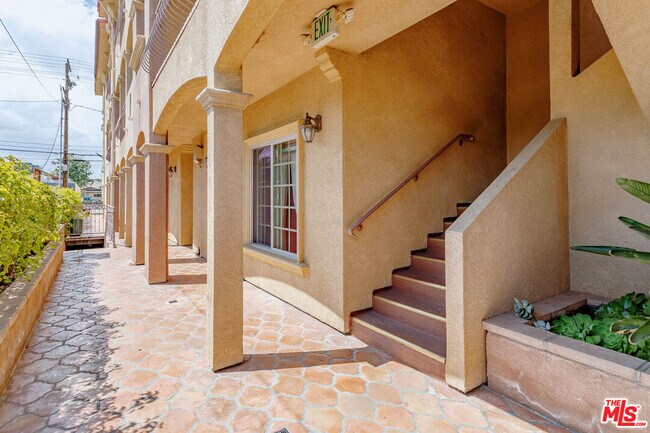 Foto del edificio - 421 E Santa Anita Ave