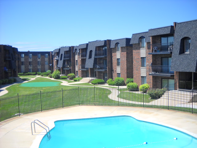 Courtyard View - Lansing Crossing, LLC