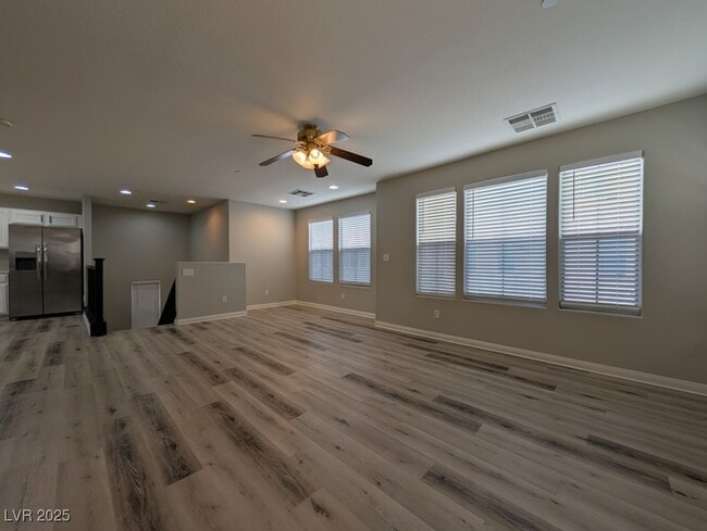 Foto del edificio - 8925 John Charles Ave