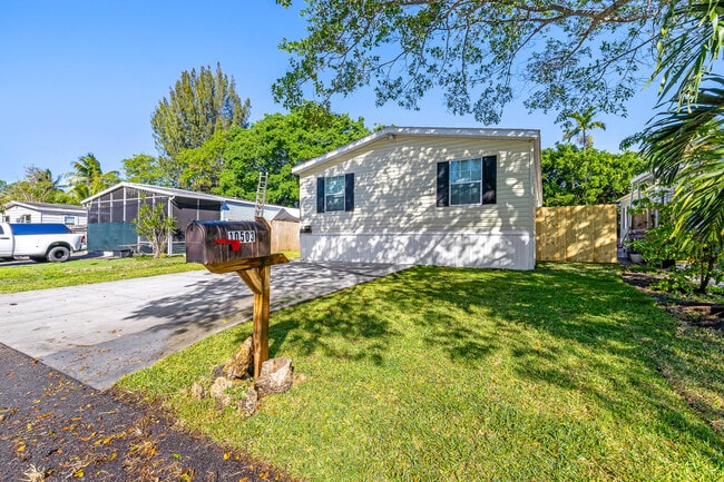 Building Photo - 10503 Marina Way