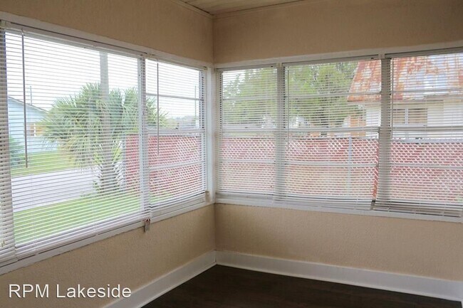 Foto del edificio - 3 br, 1 bath House - 1730 NE Broxey Ct
