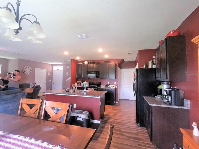 Foto del edificio - 11152 Leland Groves Dr