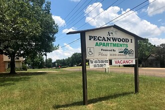 Building Photo - 502 W Main St