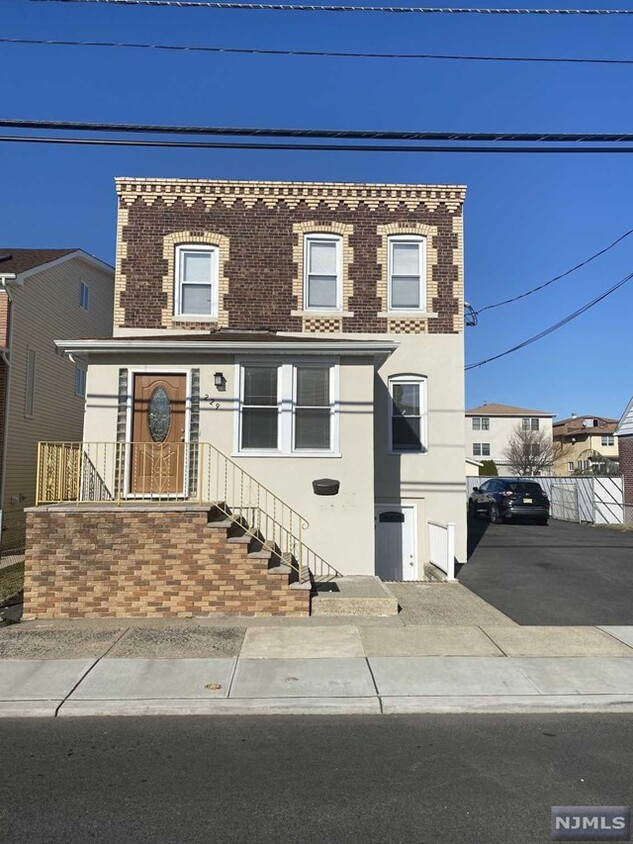 Primary Photo - 229 Sanford Ave