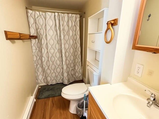 Building Photo - 724 Church St