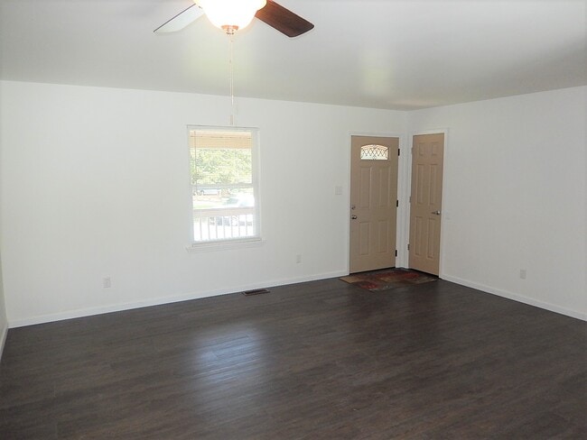 Building Photo - 1016 Caspan St