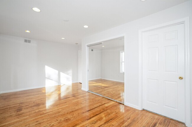 Foto del edificio - 695 Summit Ave