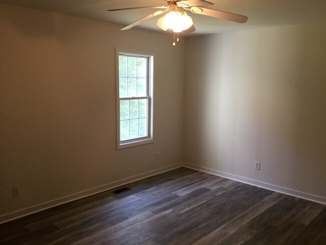 Building Photo - Convenient to Fort Pickett - Blackstone area