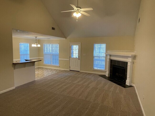 Foto del edificio - 612 Lory Ln