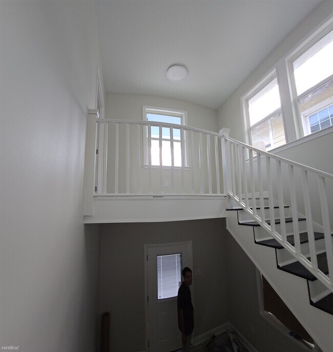 Building Photo - 4 br, 2 bath Duplex - 8711 Apricot Street
