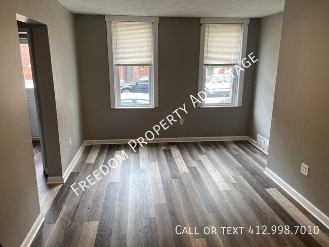 Foto del edificio - 2325 Sarah St