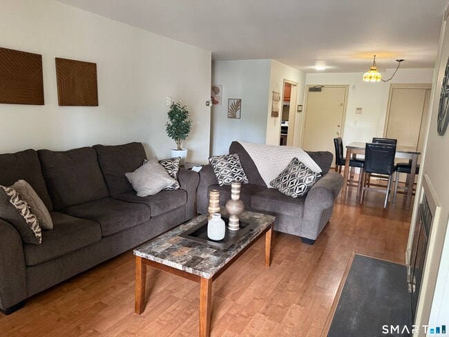 Building Photo - 140 Kane St