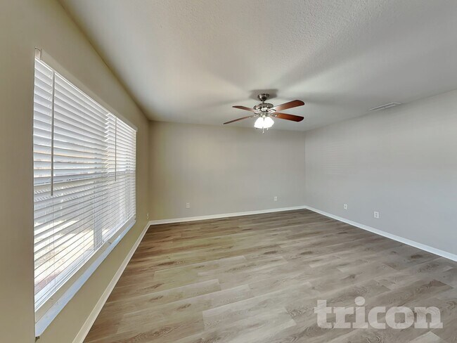 Foto del edificio - 8312 N Orangeview Ave