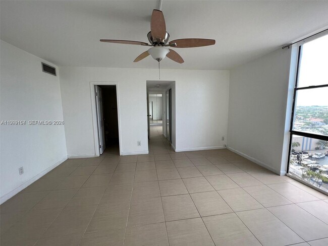 Foto del edificio - 13499 Biscayne Blvd
