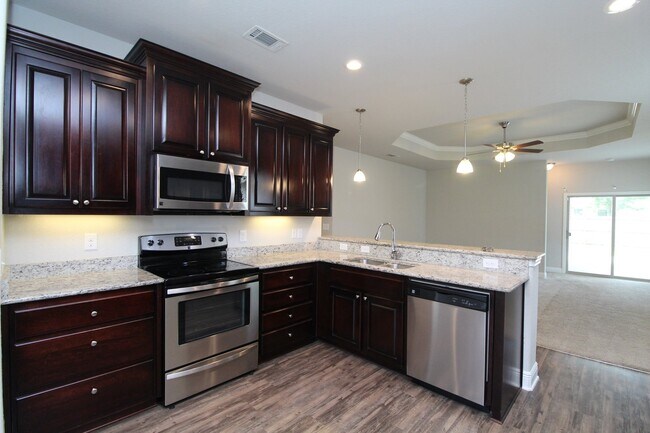 Foto del edificio - Modern 3BR/2BA Home in Millview Estates with Open Layout, Granite Kitchen, Stainless Steel Applia...