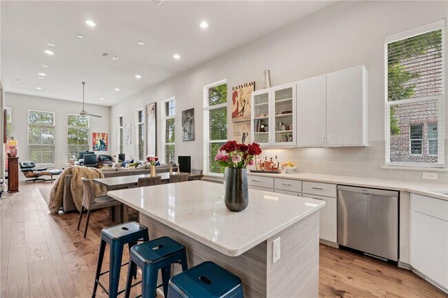 Foto del edificio - 1402 Tinnin Ford Rd