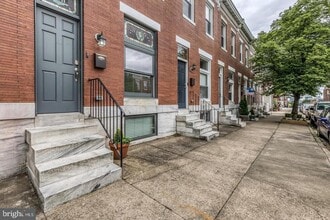 Building Photo - 3611 Hudson St