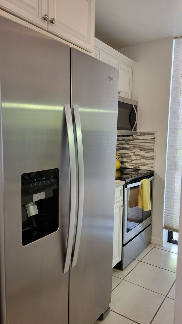 Building Photo - Turnkey furnished 1 bedroom condo on Siest...
