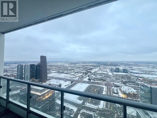 Photo du bâtiment - 950 Portage Pkwy