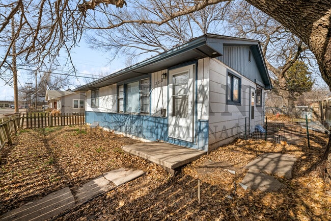 Foto del edificio - 2118 E 1st St N